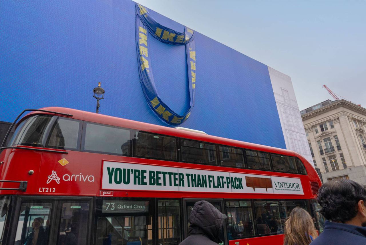 Производитель мебели Vinterior очень тонко тролит IKEA. В своей OOH-кампании они высмеивают трудности с которыми сталкиваются люди, которые покупают мебель IKEA | Сетка — социальная сеть от hh.ru