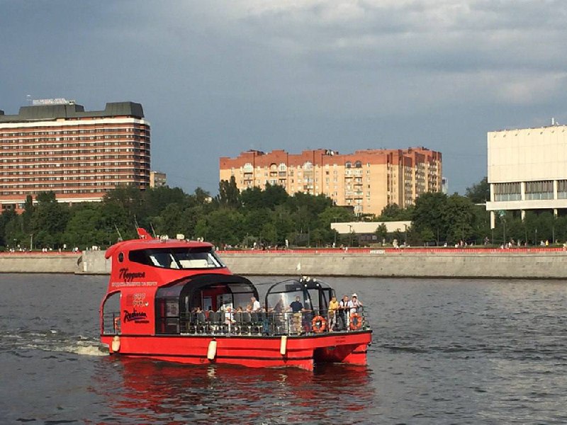 По реке плывет башмак
А вы тоже видите плавающий ботинок?
p.s. А ведь кто то же этот дизайн согласовывал… 🤔 
#москва #речнойтранспорт #промдиз #дичь #baddesign 
#industrialdesign | Сетка — социальная сеть от hh.ru