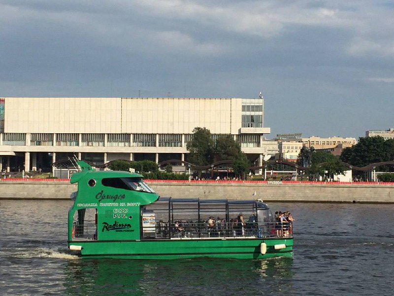 По реке плывет башмак
А вы тоже видите плавающий ботинок?
p.s. А ведь кто то же этот дизайн согласовывал… 🤔 
#москва #речнойтранспорт #промдиз #дичь #baddesign 
#industrialdesign | Сетка — социальная сеть от hh.ru