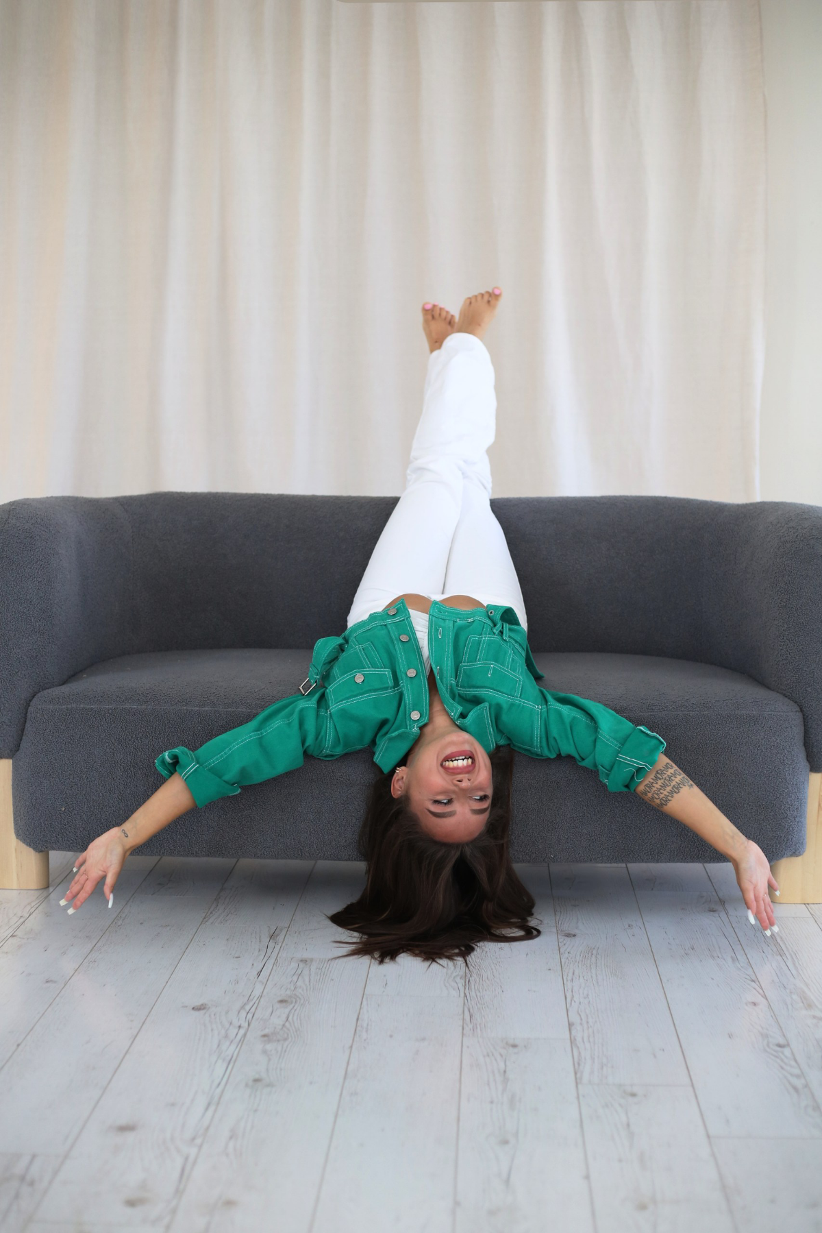 Противоречивые комментарии от знакомых на эту фотосессию. А мне с каждым днем все больше нравится
People have controversial opinions on this photoshoot | Сетка — социальная сеть от hh.ru