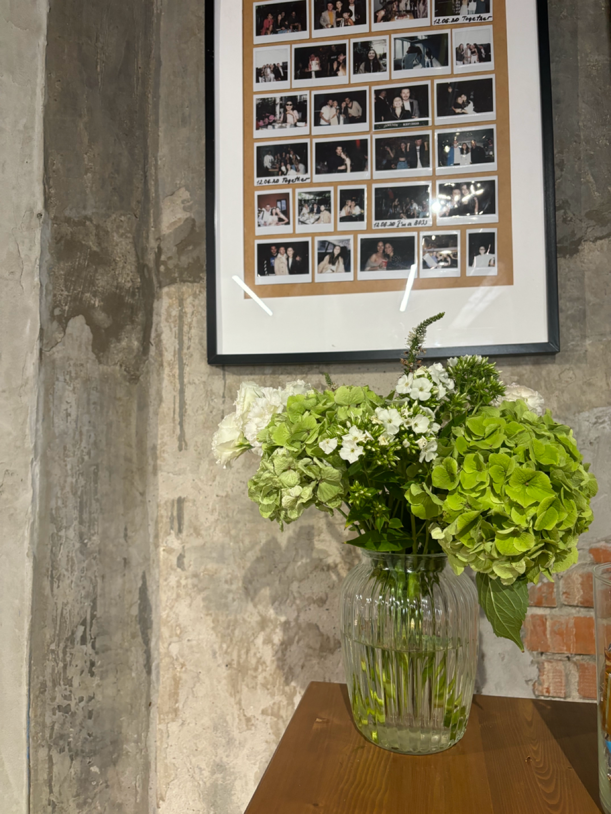 Просто красивая фотография красивого офиса с красивыми людьми для красивых людей вечером пятницы. | Сетка — социальная сеть от hh.ru