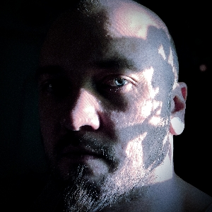 Игорь Тихонов