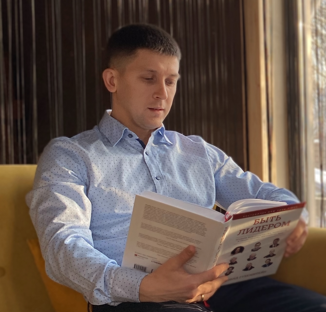 Артем Страхов