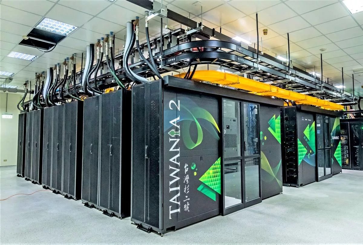 ASUS осваивает рынок суперкомпьютеров, ЦОД и комплексных ИИ-систем
Производитель потребительской электроники ASUS давно работает на рынке серверов и ЦОД | Сетка — социальная сеть от hh.ru
