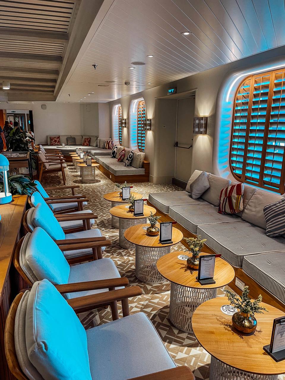 Компания Virgin Voyages на днях представила абонемент Scarlet Summer Season, который изменит наши взгляды на работу и досуг, превратив их в завидный образ жизни | Сетка — социальная сеть от hh.ru