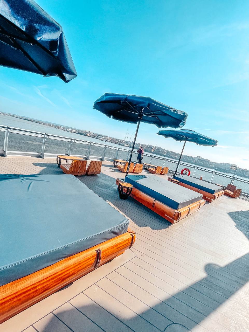 Компания Virgin Voyages на днях представила абонемент Scarlet Summer Season, который изменит наши взгляды на работу и досуг, превратив их в завидный образ жизни | Сетка — социальная сеть от hh.ru
