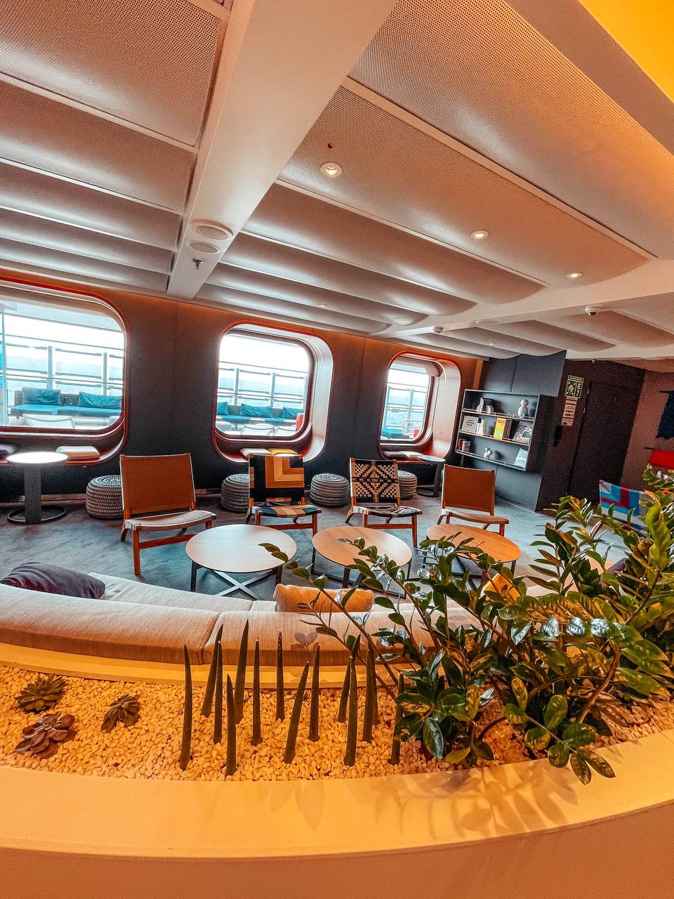 Компания Virgin Voyages на днях представила абонемент Scarlet Summer Season, который изменит наши взгляды на работу и досуг, превратив их в завидный образ жизни | Сетка — социальная сеть от hh.ru