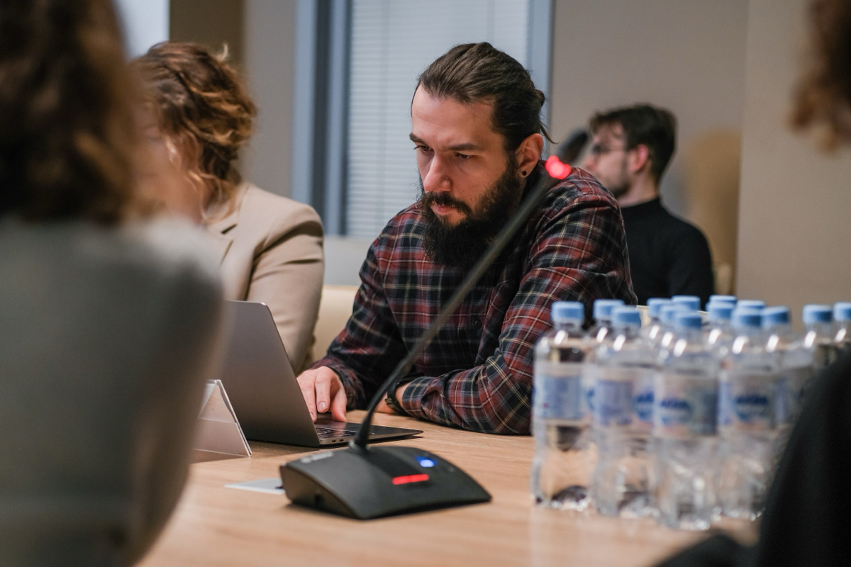 Евгений Шутов