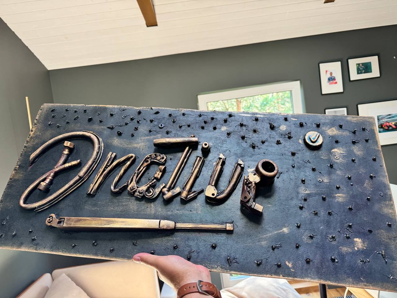 Сегодня 8 лет DNative 🥳
8 лет — 8 выводов блогингу: 

Постоянство — самое важное.
Развитие блога это долгий путь, где сложнее всего заниматься им каждый день. Не месяц-два, а годы | Сетка — социальная сеть от hh.ru