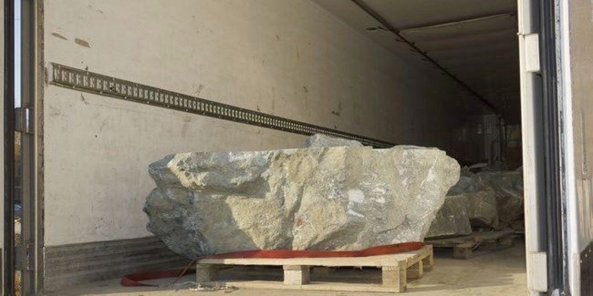 В Омской области судят контрабандиста полудрагоценных камней
И.о. председателя Черлакского районного суда Юрий ОКОЛЕЛОВ получил в канцелярии уголовное дело в отношении Сергея ПАКА | Сетка — социальная сеть от hh.ru