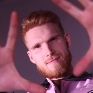 Счастливый и богатый эксперт