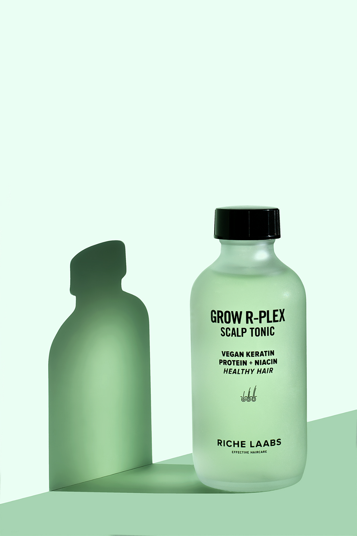 Ходит легенда, что если предметный фотограф покупает себе что-то из косметики, он не может этим пользоваться, пока не сфотографирует🤫 Подтверждаю! Эта баночка лежала полгода, ждала, пока у меня появит... | Сетка — социальная сеть от hh.ru