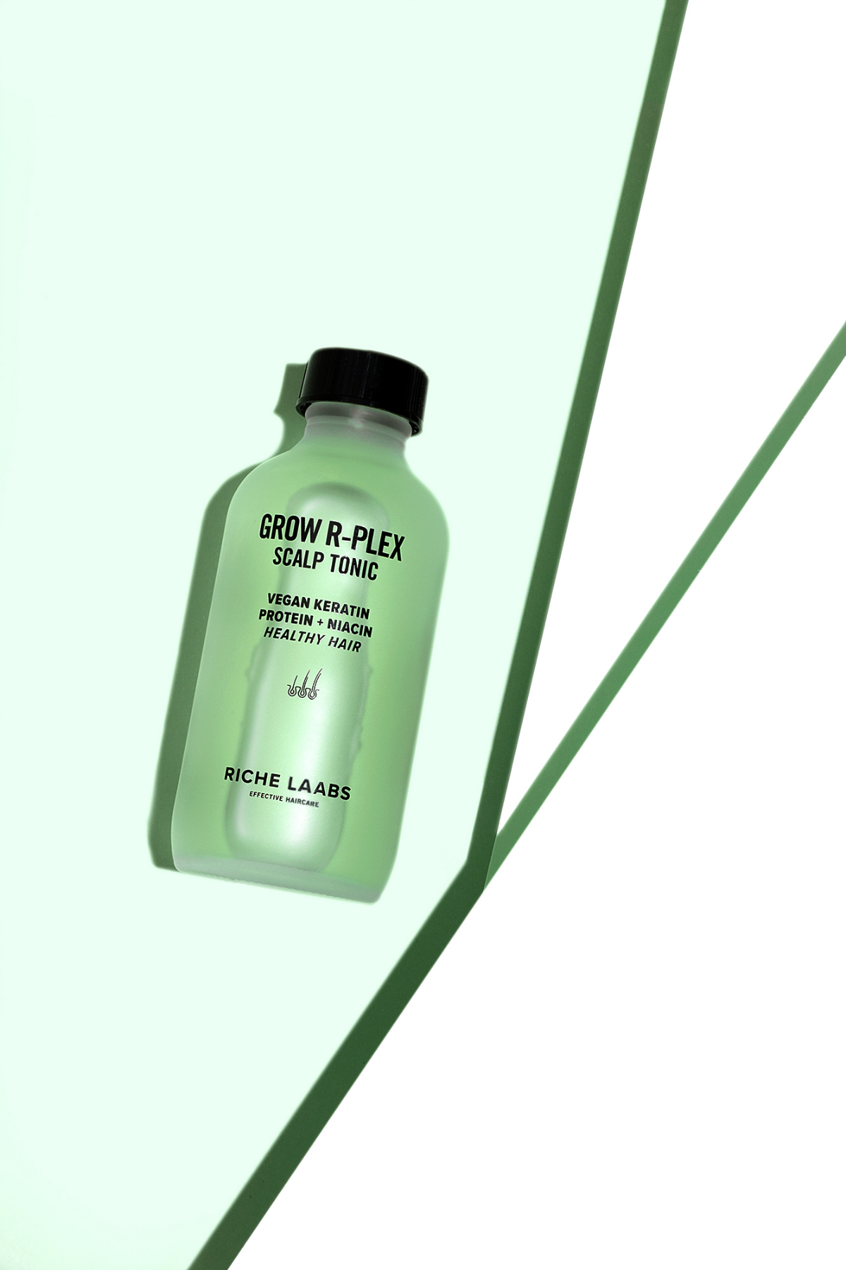 Ходит легенда, что если предметный фотограф покупает себе что-то из косметики, он не может этим пользоваться, пока не сфотографирует🤫 Подтверждаю! Эта баночка лежала полгода, ждала, пока у меня появит... | Сетка — социальная сеть от hh.ru