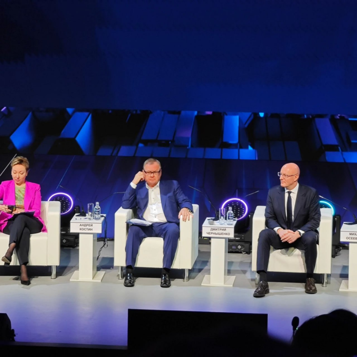 Data Fusion 2024 | Сетка — социальная сеть от hh.ru