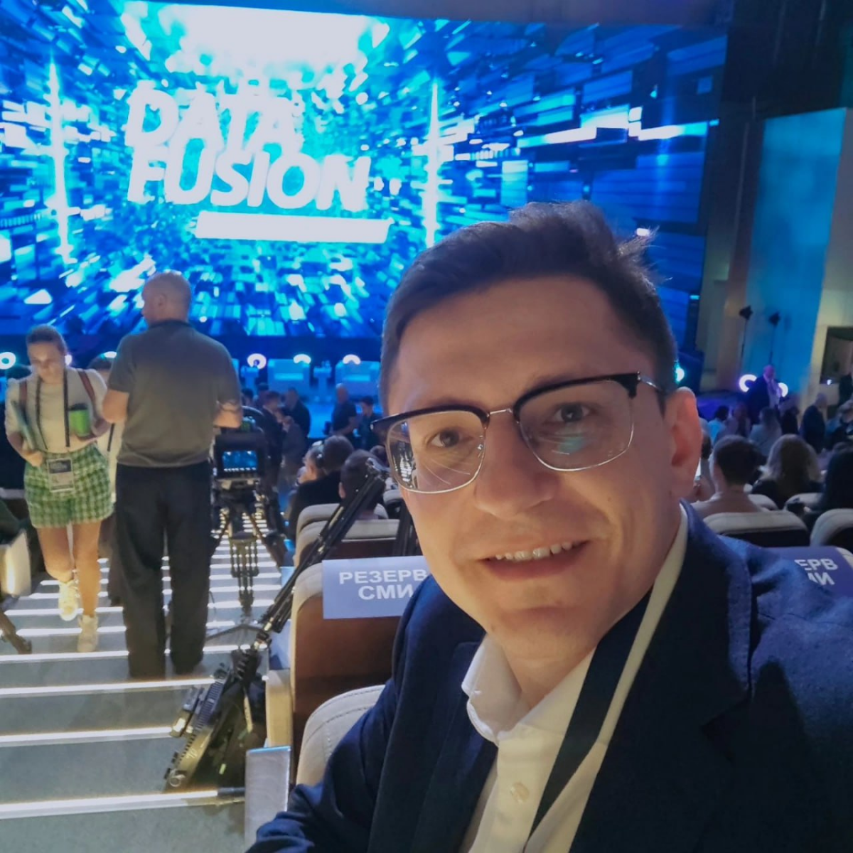 Data Fusion 2024 | Сетка — социальная сеть от hh.ru