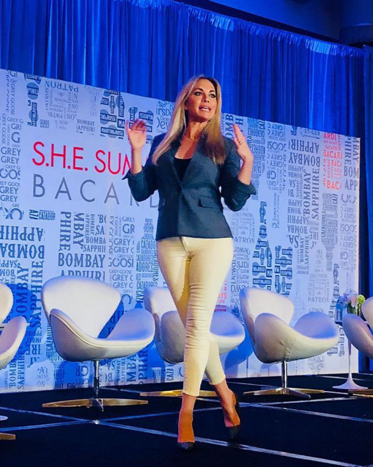 А вы знали, что у постановки спектакля и публичного выступления много общего?
Например, анализ текста: 
✍️Проблема; 
✍️Тема - о чём спектакль  или речь?
✍️ Идея - ради чего эта постановка или это  выс... | Сетка — социальная сеть от hh.ru