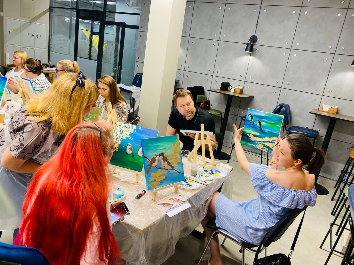 #HRбезмампапкредитов
Решила периодически делиться своими лайфхаками, как сделать красиво, когда живете по принципу уважаемого Дмитрия Медведева (денег нет, но вы держитесь!)
В том году мы подстроились... | Сетка — социальная сеть от hh.ru