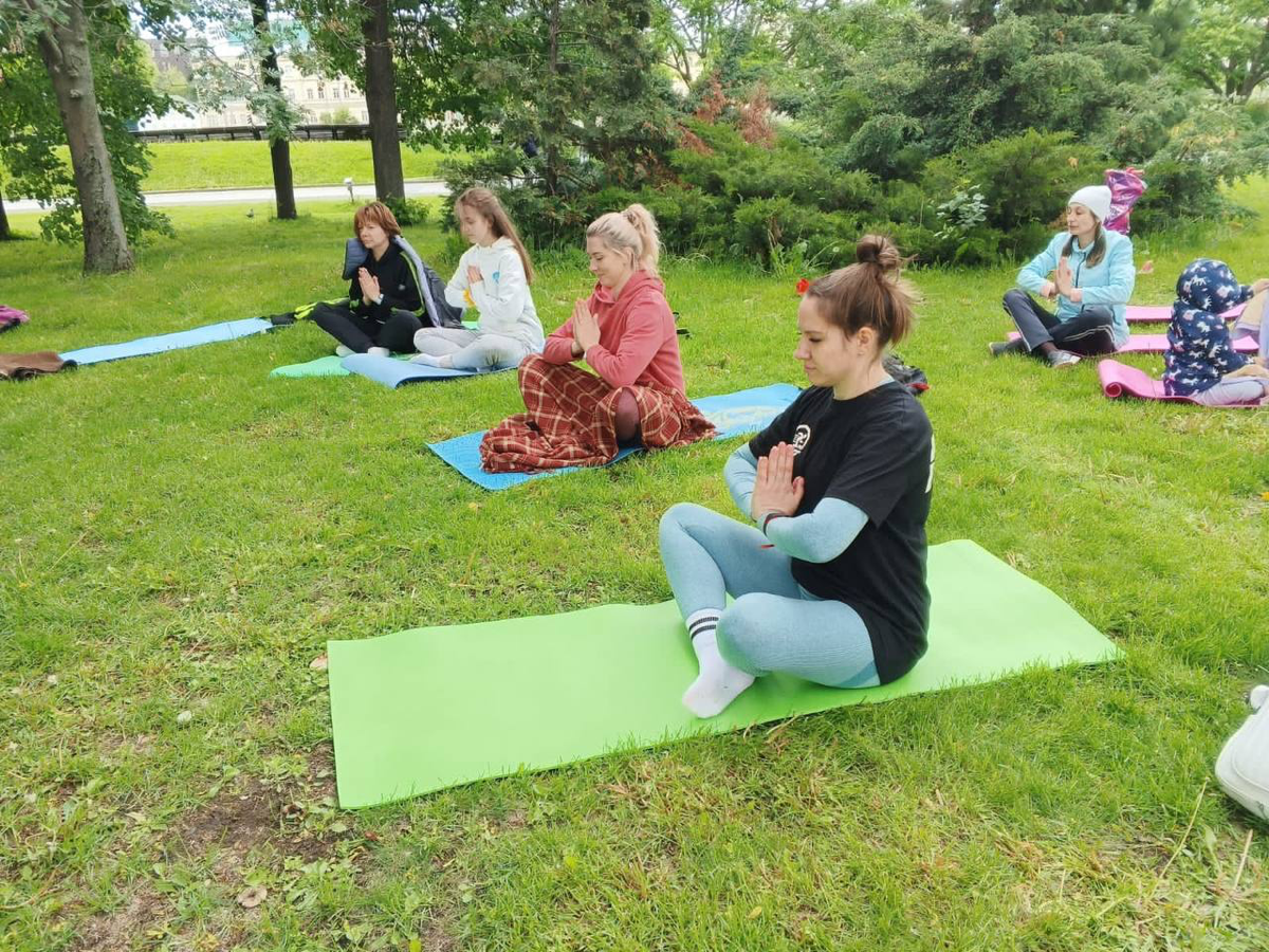 #HRбезмампапкредитов
Решила периодически делиться своими лайфхаками, как сделать красиво, когда живете по принципу уважаемого Дмитрия Медведева (денег нет, но вы держитесь!)
В том году мы подстроились... | Сетка — социальная сеть от hh.ru