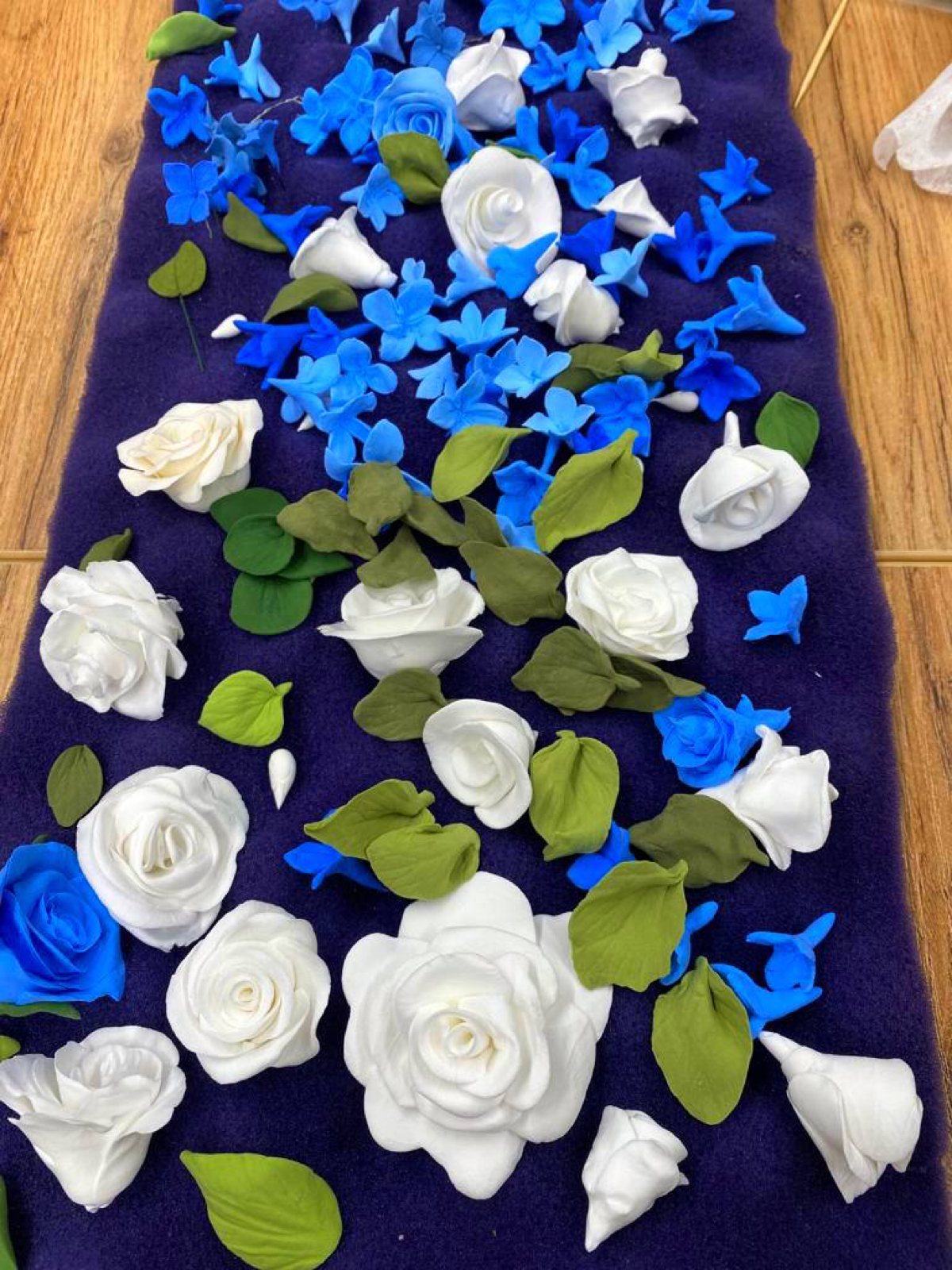 #HRбезмампапкредитов
Решила периодически делиться своими лайфхаками, как сделать красиво, когда живете по принципу уважаемого Дмитрия Медведева (денег нет, но вы держитесь!)
В том году мы подстроились... | Сетка — социальная сеть от hh.ru