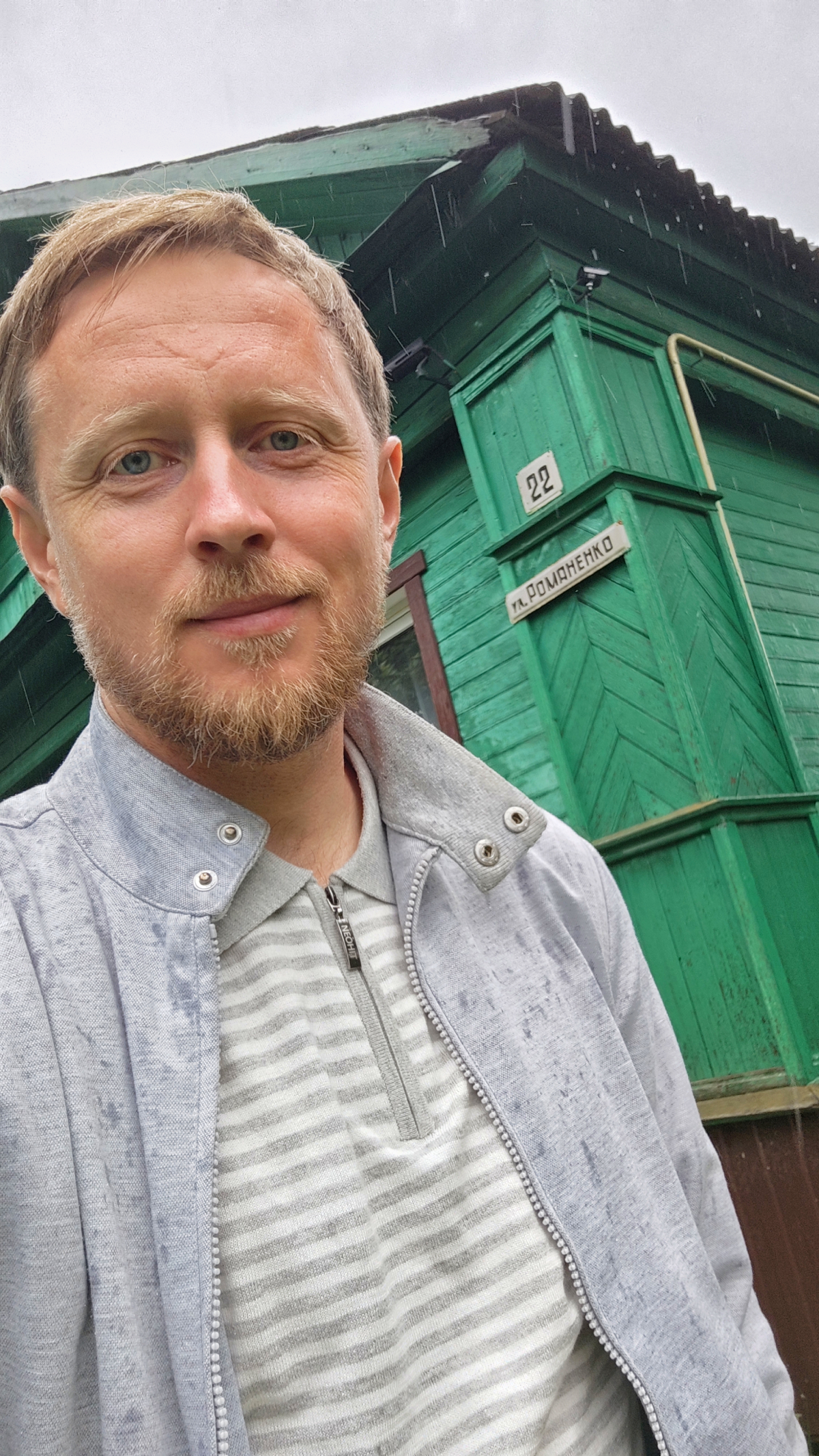 Давеча проезжал через Углич и сфотографировался у аншлага улицы, которая названа в честь моего однофамильца Александра Феофиловича Романенко | Сетка — социальная сеть от hh.ru