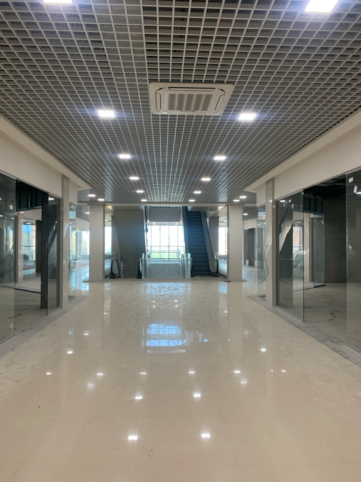 🔆ТРЦ "Солнце Молл" Иркутск, ул.Байкальская, 265в.
Приглашаем федеральных арендаторов.
Площади: от 30м2 до 200м2.
Более крупные площади обсуждаемы | Сетка — социальная сеть от hh.ru