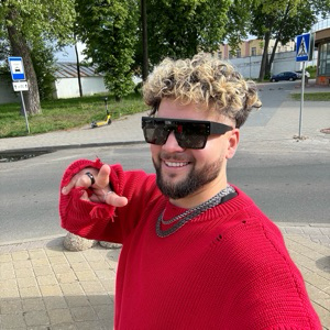 Денис Леушин