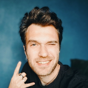 Александр Волков