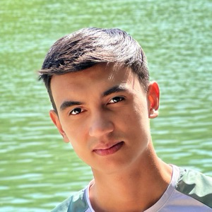 Достон Таиров