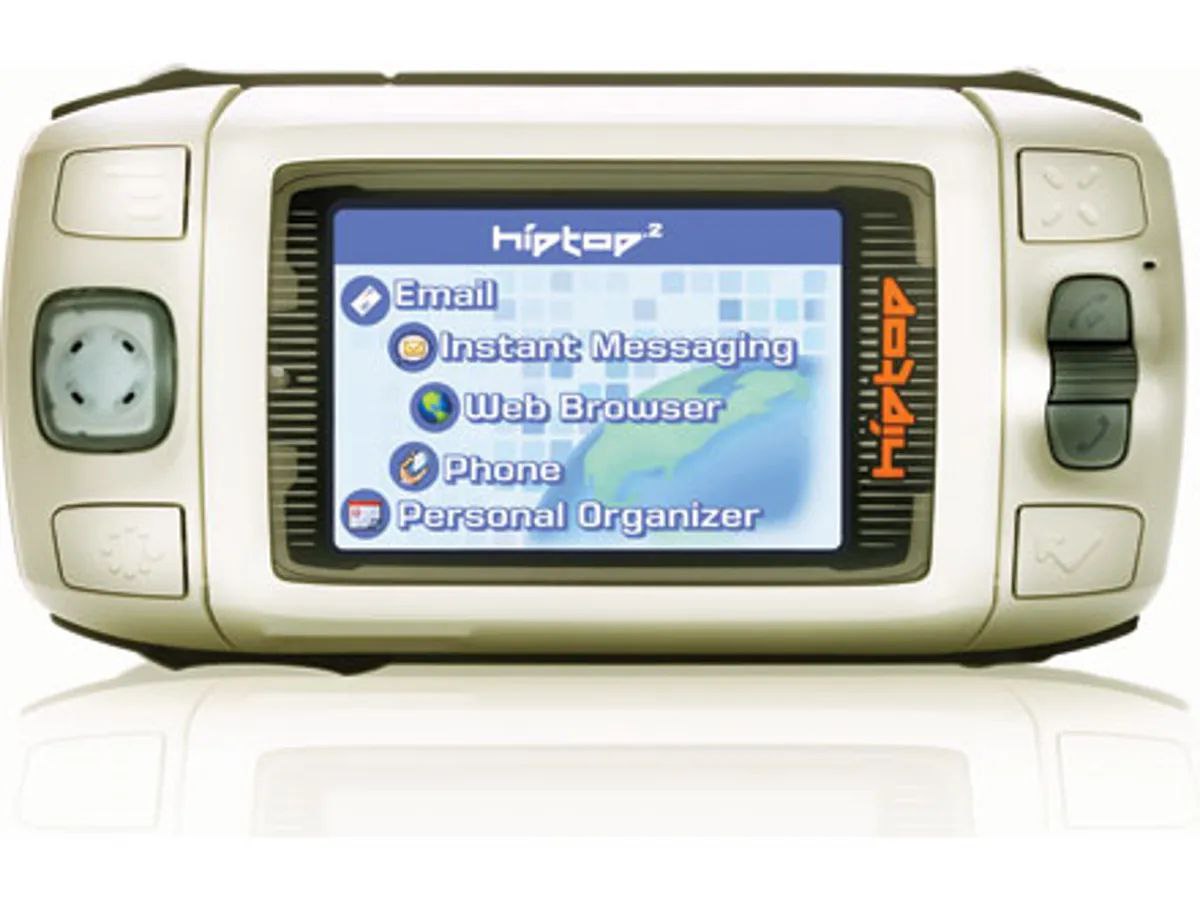 Телефонов тут ещё немало, но я сделаю ещё буквально 2-3 публикации про них 
Когда Энди прибарахлилась и стала модной красоткой, у неё поменялся и телефон | Сетка — социальная сеть от hh.ru