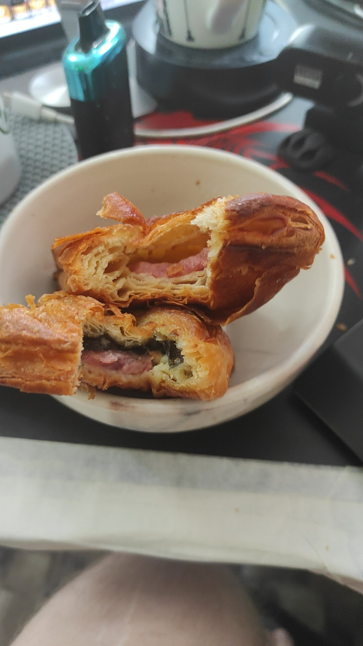 Затарился слойками с ветчиной и сыром в пятерочке, спасибо! А самое забавное адрес магазина на яндекс картах Ибрагимова 7/32, а в системе у них оказывается он зарегистрирован по Щербаковской 32/7, но ... | Сетка — социальная сеть от hh.ru