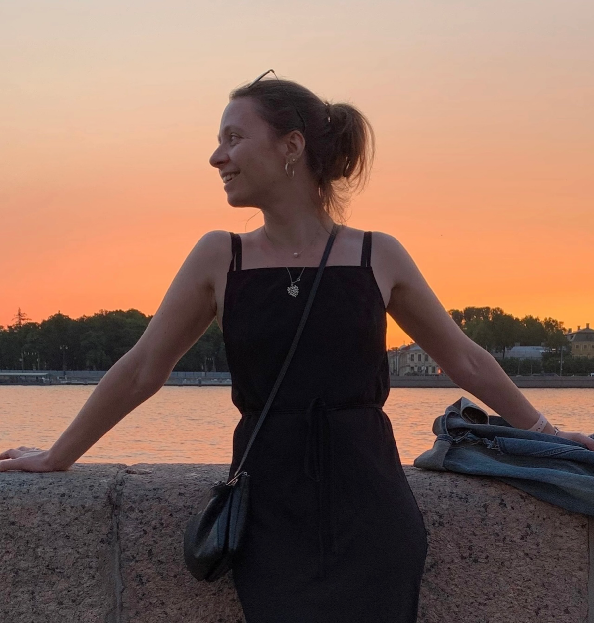 Всем привет!
Это пост-знакомство.
Меня зовут Юлия. Я живу в Санкт-Петербурге. Имею высшее экономическое образование по специальности Управление предприятием СПЬГУЭиФ | Сетка — социальная сеть от hh.ru