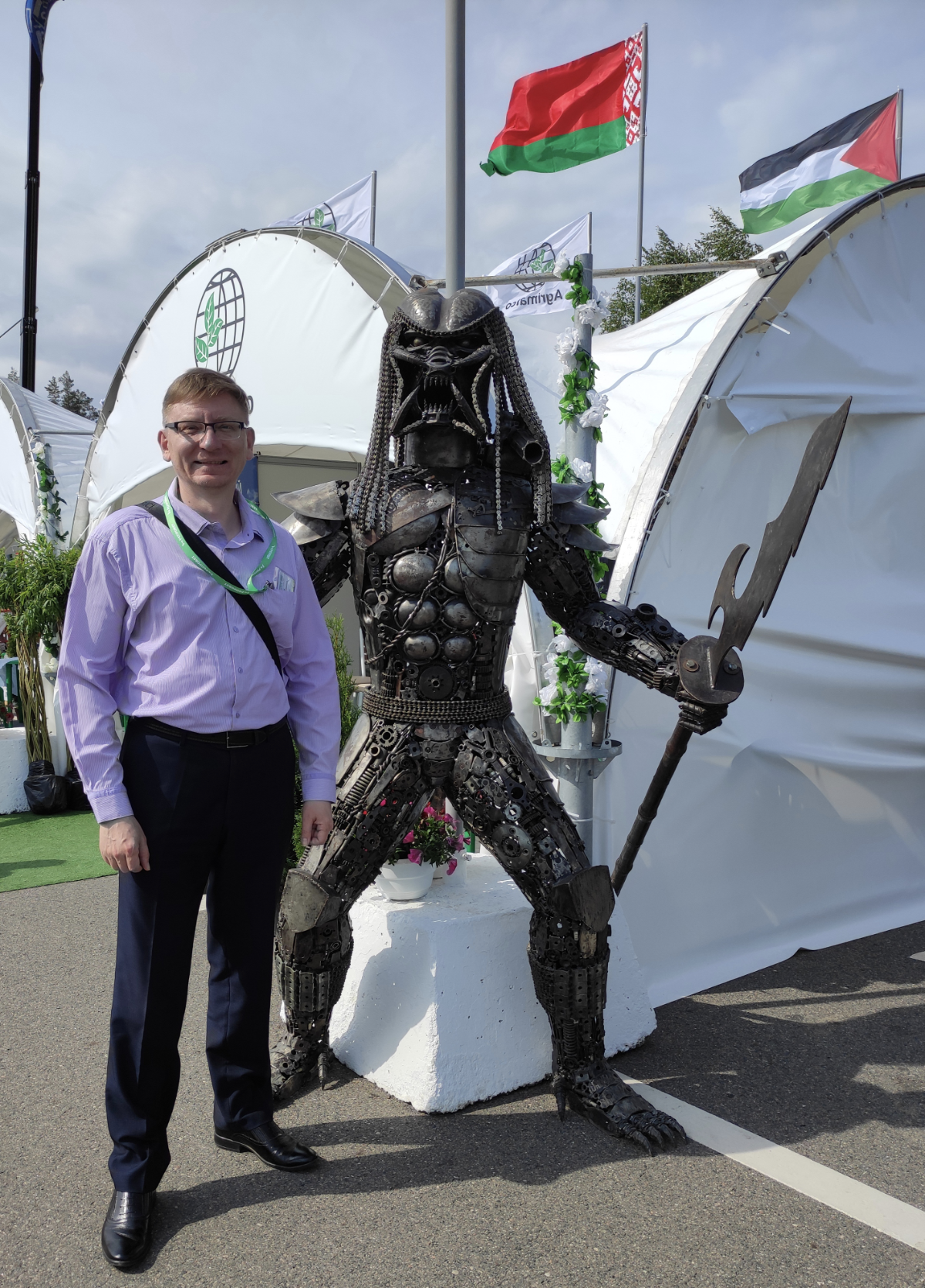 Общение с клиентами на выставке.. | Сетка — социальная сеть от hh.ru