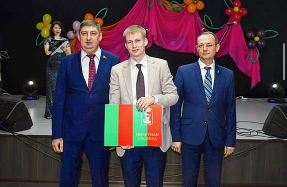 Всем привет, меня зовут Чепин Владислав. Я руководитель VIP - направления в страховой компании Согласие. Расскажу кратко о себе : родился в небольшом городе Тавда, Свердловская область | Сетка — социальная сеть от hh.ru