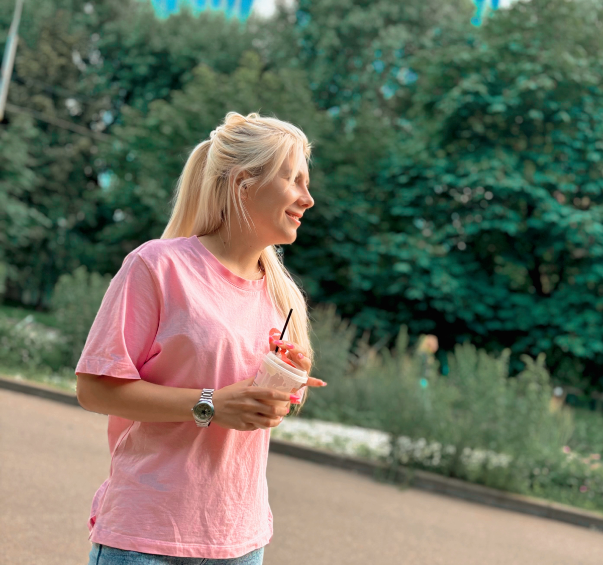 Лицо человека, который увидел отклик с приглашением от компании - мечты 😌 | Сетка — социальная сеть от hh.ru