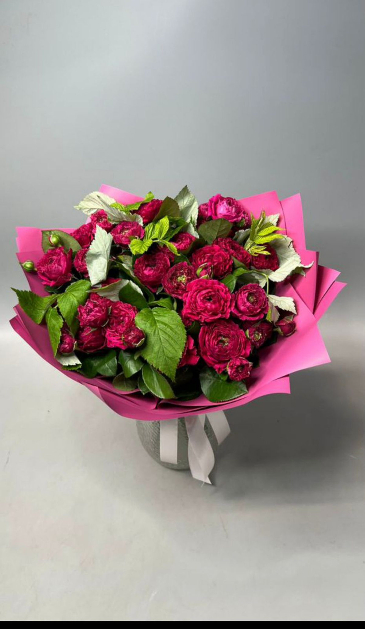 Дарите девушка цветы! 
#маркетолог #маркетинг #дар | Сетка — социальная сеть от hh.ru