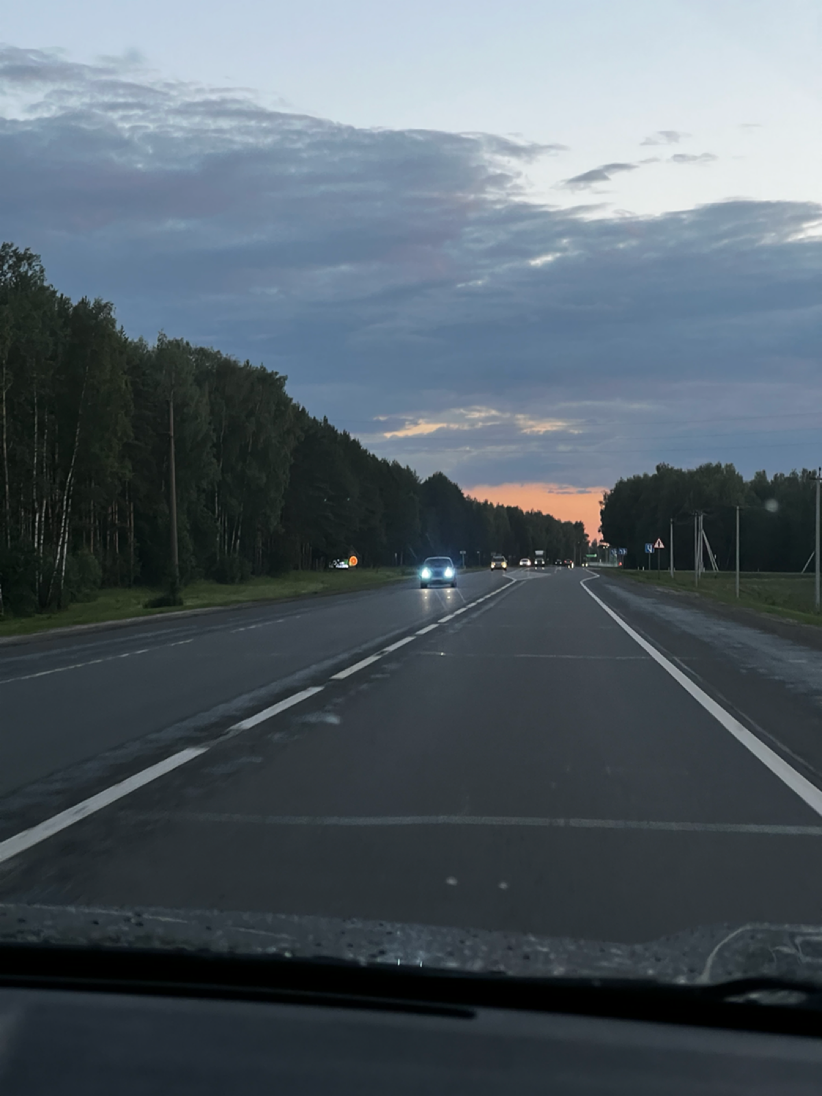 Кажется, самое время поделиться фотографиями из выходных 💘 приехать к родителям в деревню, наслаждаться свежим воздухом, наесться клубники прямиком с грядки! После таких выходных чувствуешь себя дейст... | Сетка — социальная сеть от hh.ru