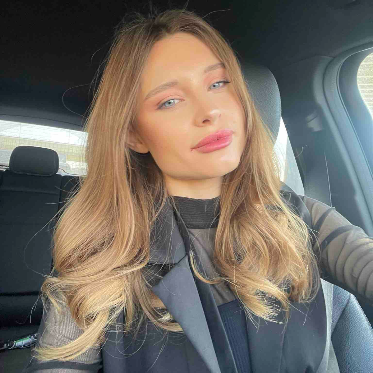 Анна Золотаренко