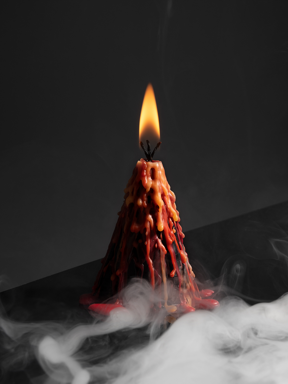 Недавно снимала необычные свечи ручной работы😍 не обошлось без конфуза - по ошибке я купила не угли, а брикеты, и пришлось колоть их молотком | Сетка — социальная сеть от hh.ru