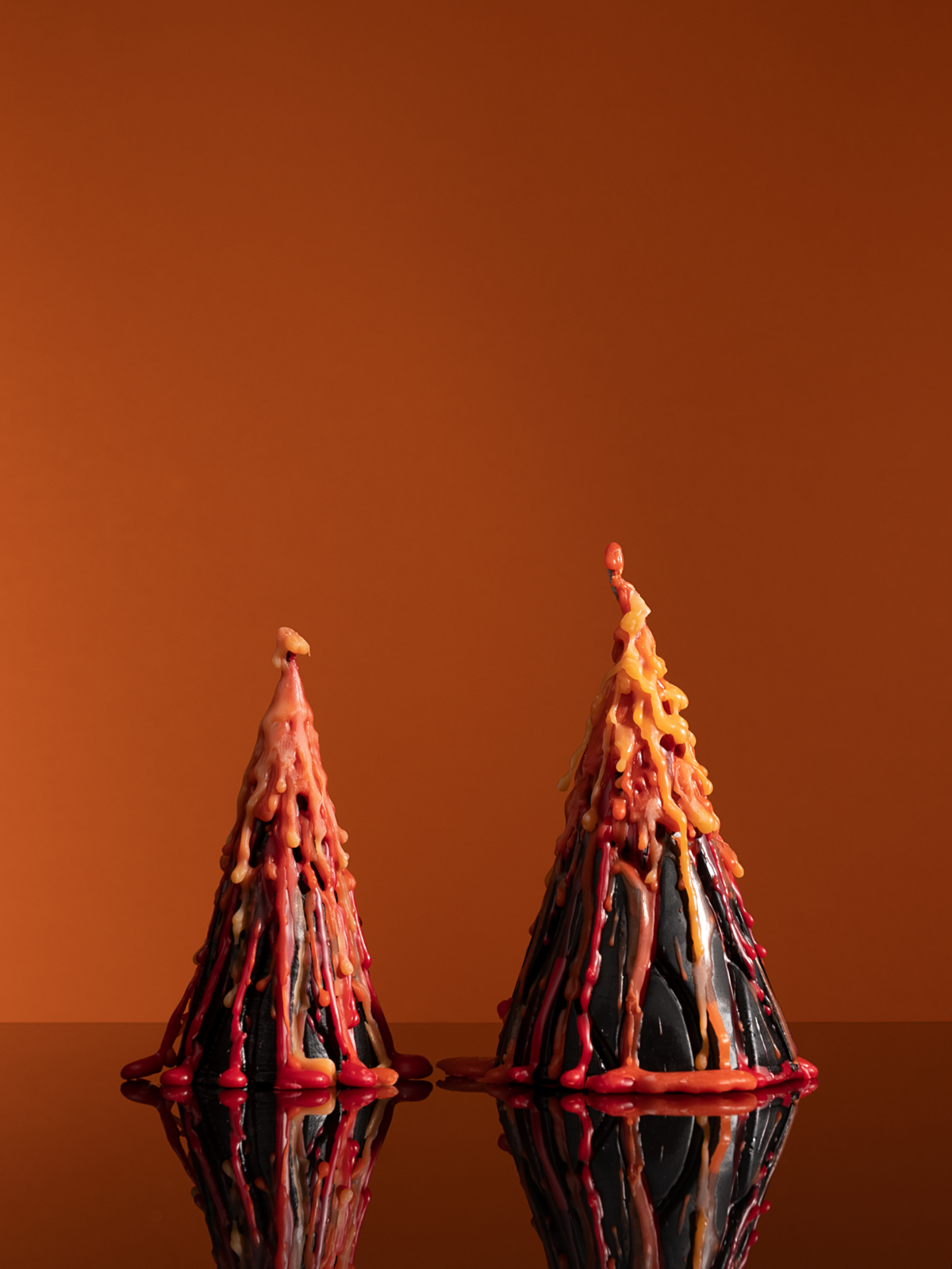 Недавно снимала необычные свечи ручной работы😍 не обошлось без конфуза - по ошибке я купила не угли, а брикеты, и пришлось колоть их молотком | Сетка — социальная сеть от hh.ru