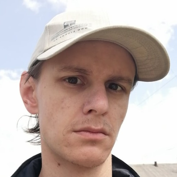 Роман Храмов
