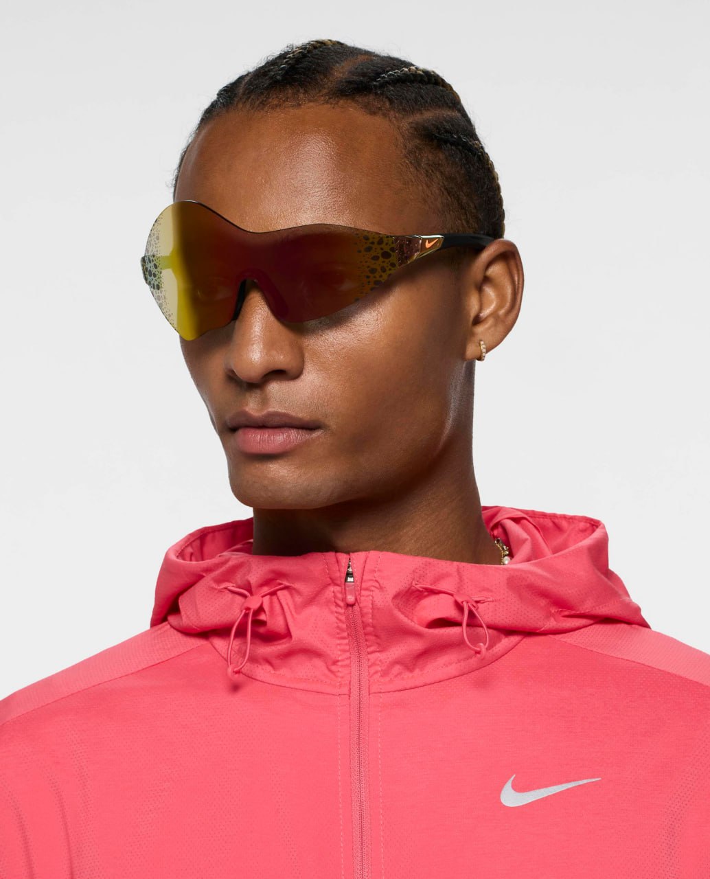 Nike собирается выпустить ассиметричные солнцезащитные очки Athena. Первые фотографии очков опубликовали инсайдеры.
наконец-то очки для людей, у которых всё время поднимается одна бровь
@kusok\digital | Сетка — социальная сеть от hh.ru