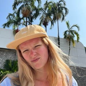 Hellena Chernomoretc | Сетка — социальная сеть от hh.ru