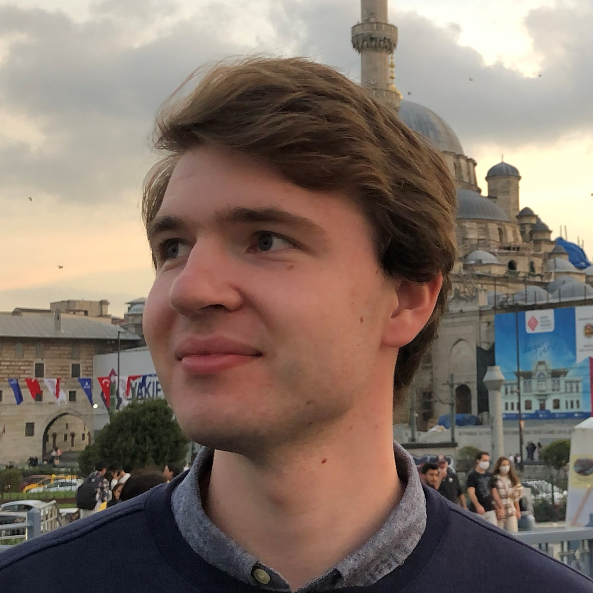 Владислав Скуратов