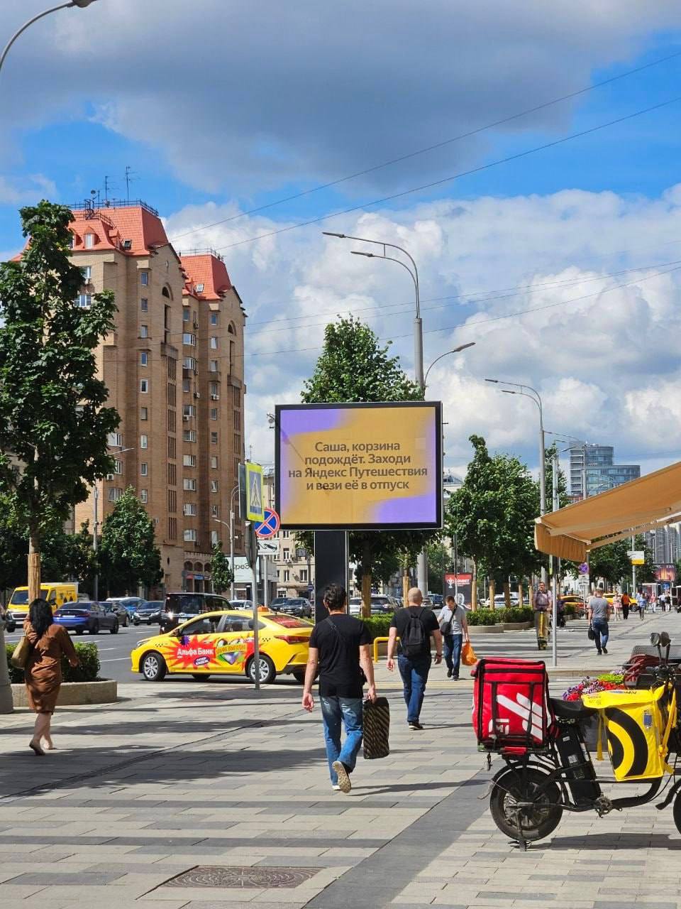Давно у нас таких креативов не было в инфополе
Мне кажется, нативная реклама сейчас это вообще тренд. Люди устали от открытых продаж отовсюду, хочется чего-то прикольного | Сетка — социальная сеть от hh.ru