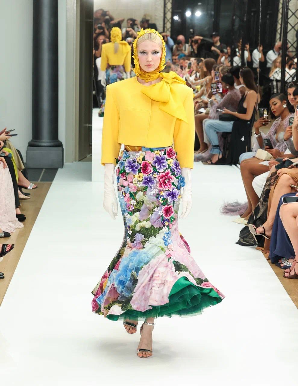 YANINA Couture – единственный российский модный дом, который ежегодно проводит показы в рамках парижской Недели моды. Этот сезон не стал исключением | Сетка — социальная сеть от hh.ru