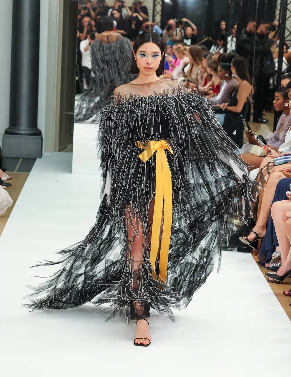 YANINA Couture – единственный российский модный дом, который ежегодно проводит показы в рамках парижской Недели моды. Этот сезон не стал исключением | Сетка — социальная сеть от hh.ru