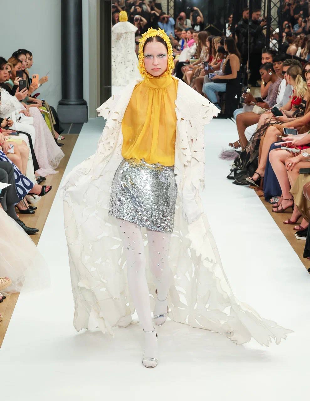 YANINA Couture – единственный российский модный дом, который ежегодно проводит показы в рамках парижской Недели моды. Этот сезон не стал исключением | Сетка — социальная сеть от hh.ru