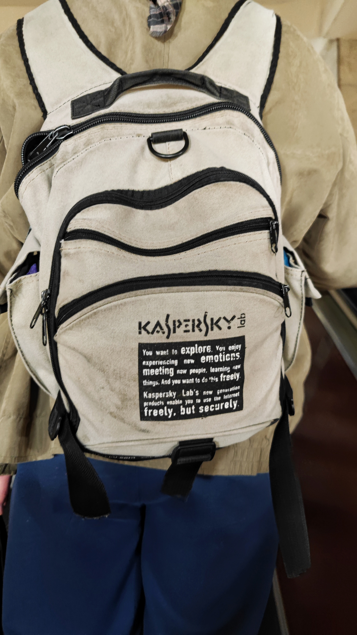 А что, скуфы тоже могут амбассадорить отечественный инфобез!
Как думаете, какой в среднем процент мерча в гардеробе у айтишника? 🤔 Есть ли зависимость доли мерча от стажа и количества компаний, в кото... | Сетка — социальная сеть от hh.ru