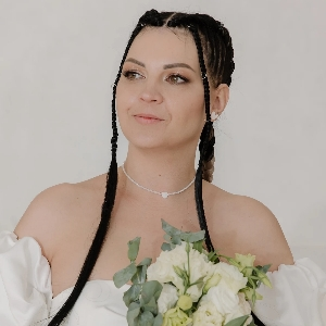 Оля Хардина