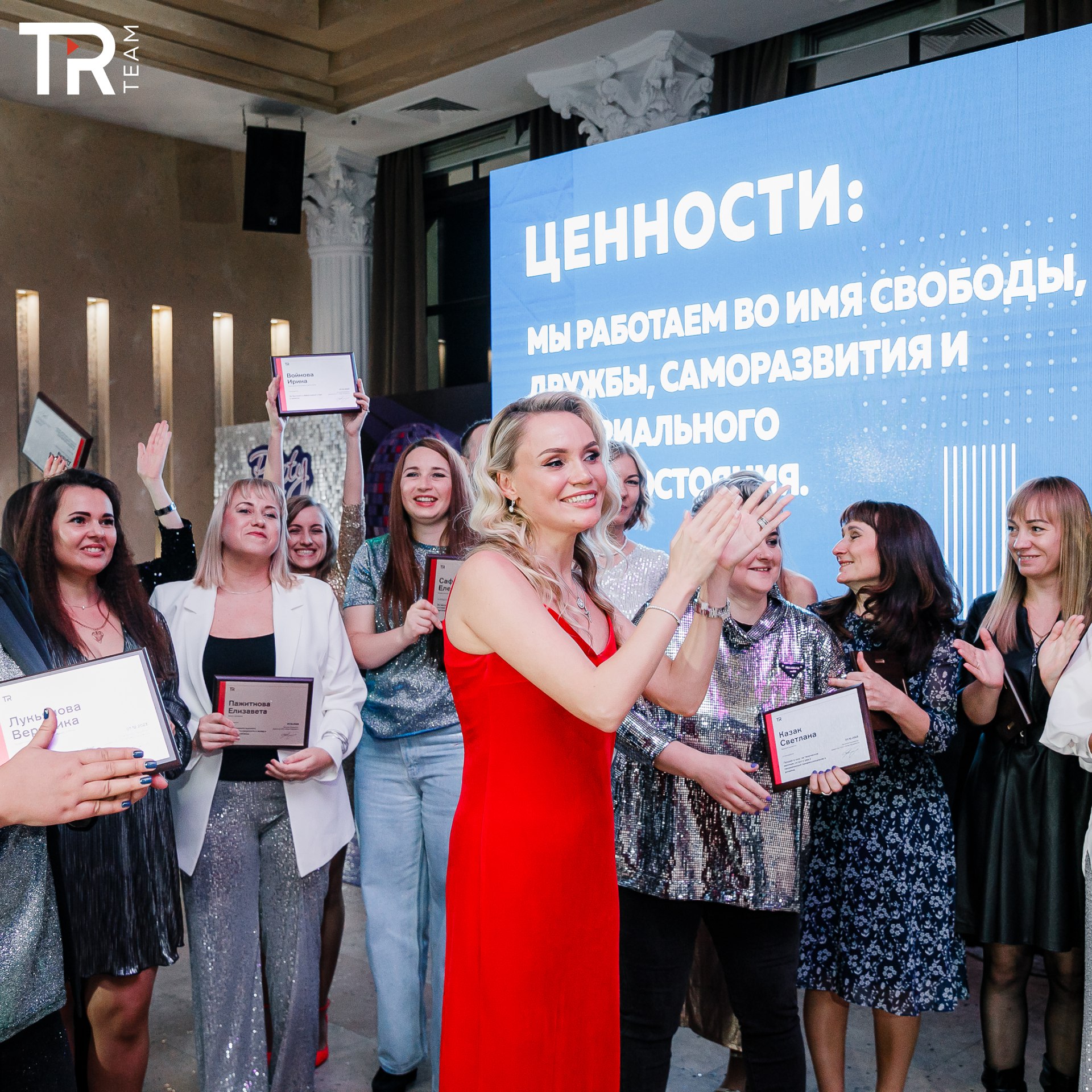 Поддерживать позитивную рабочую атмосферу в компании – это ключевой момент для эффективной работы команд | Сетка — социальная сеть от hh.ru